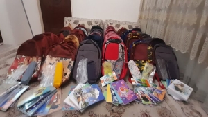 بسته‌های مهربانی به دست دانش‌آموزان کم‌برخوردار زاهدان و زابل رسید