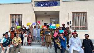 بسته های مهربانی، پس از مسیری سخت به شهرستان سرباز رسید